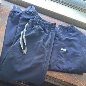 FIGS NAVY JOGGER SET